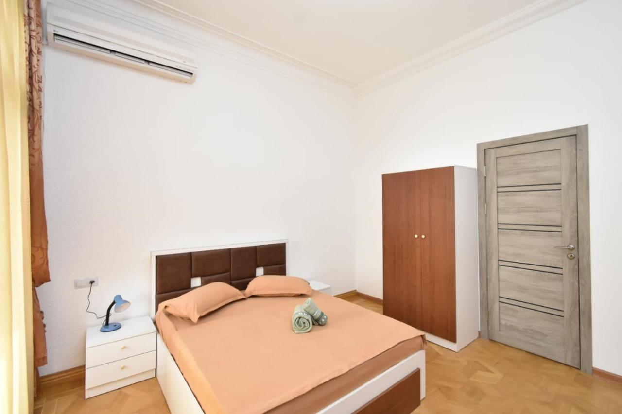 Guesthouses Opera Yerevan Exterior photo