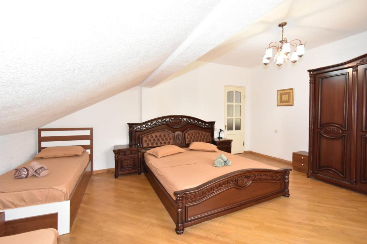 Guesthouses Opera Yerevan Exterior photo