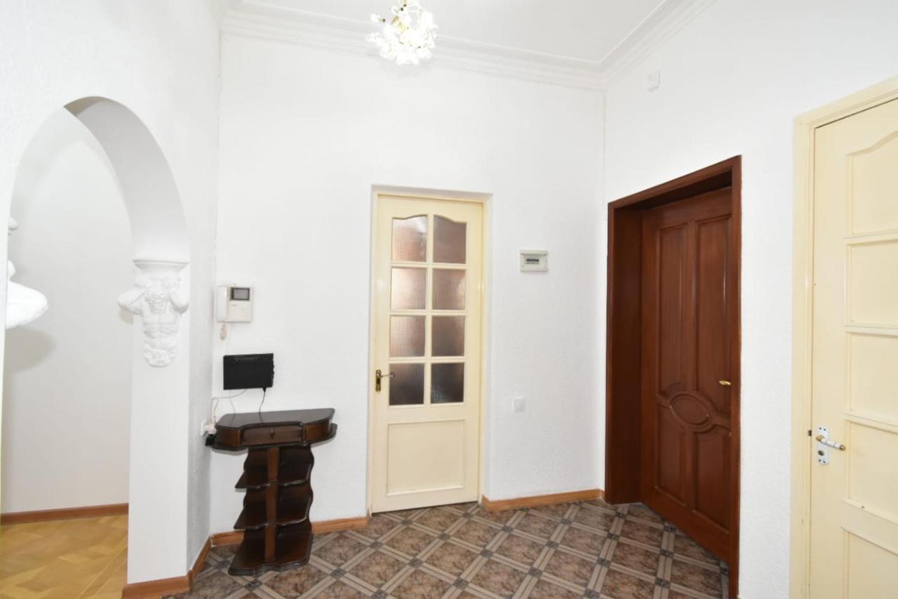 Guesthouses Opera Yerevan Exterior photo